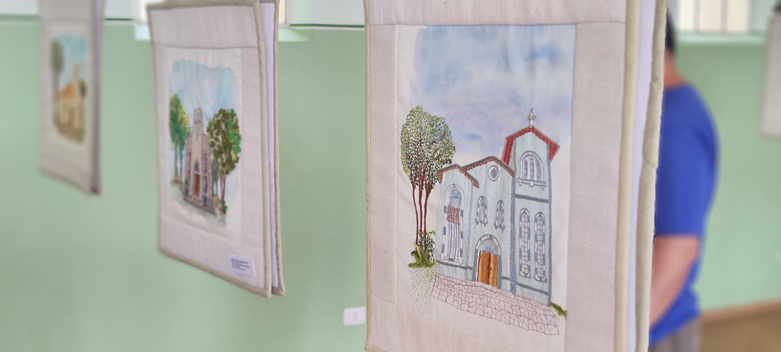 Exposição de bordadosé feita por bordadeiras de 7 a 96 anos em São José