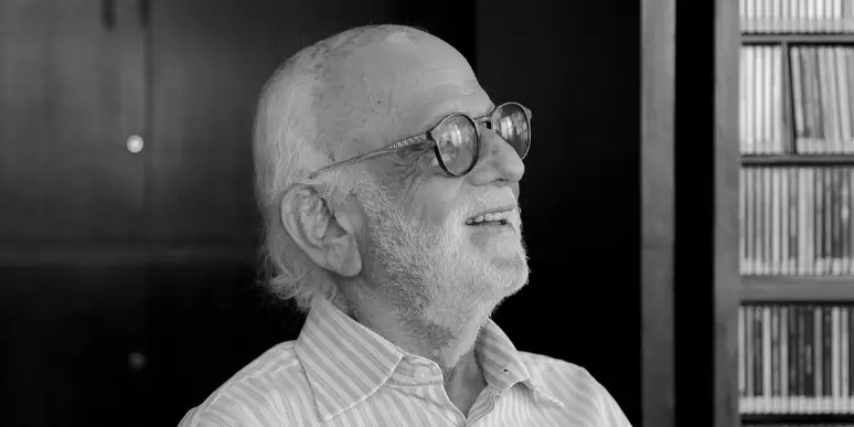 Danilo Santos Miranda, com óculos e sorriso no rosto