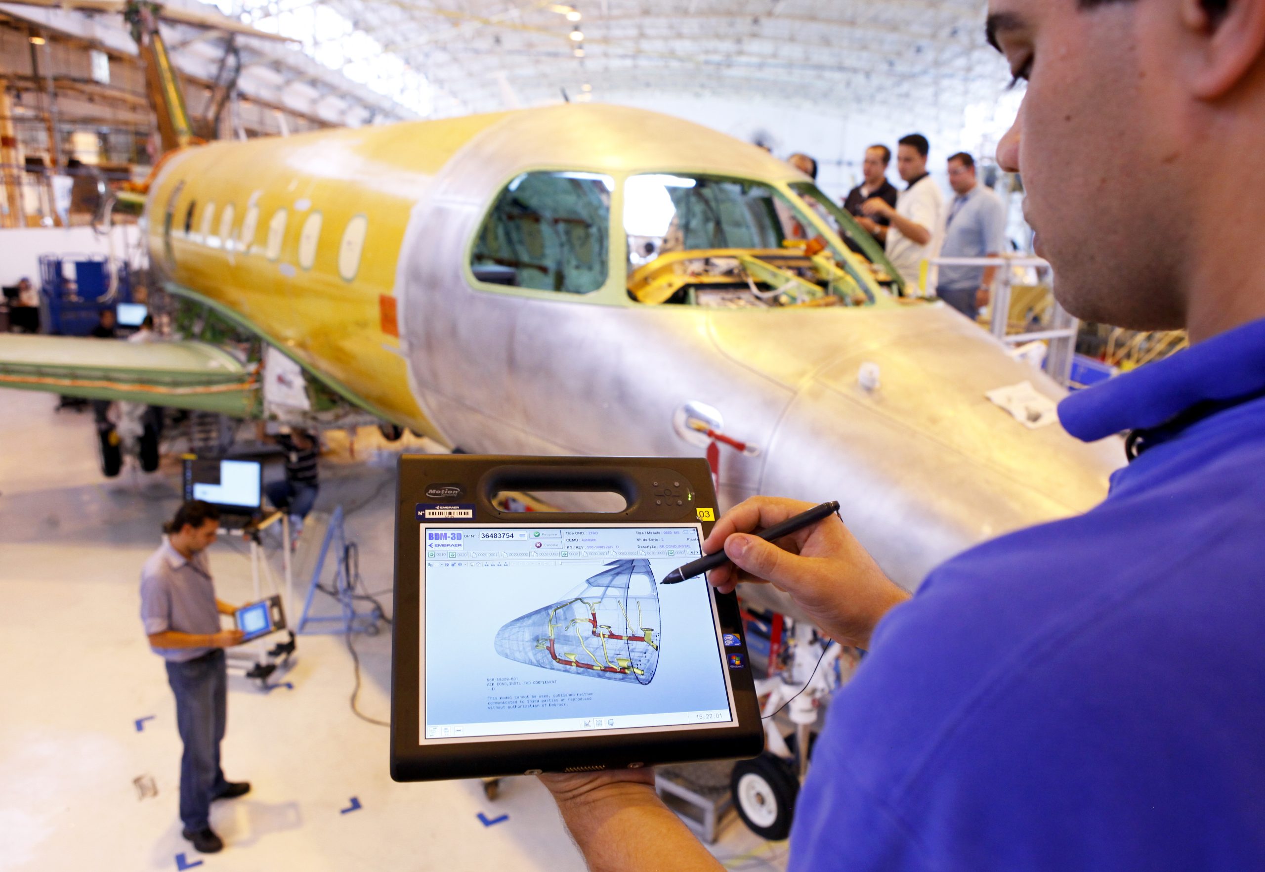 Embraer tem quase 70 vagas abertas com opções para Banco de Talentos