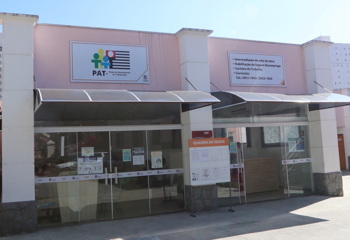 Fachada do prédio do PAT de Jacareí; mais de 170 vagas de estágio de nível superior estão disponíveis