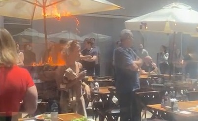 imagem de vídeo em que testemunha filma fogo dentro do restaurante