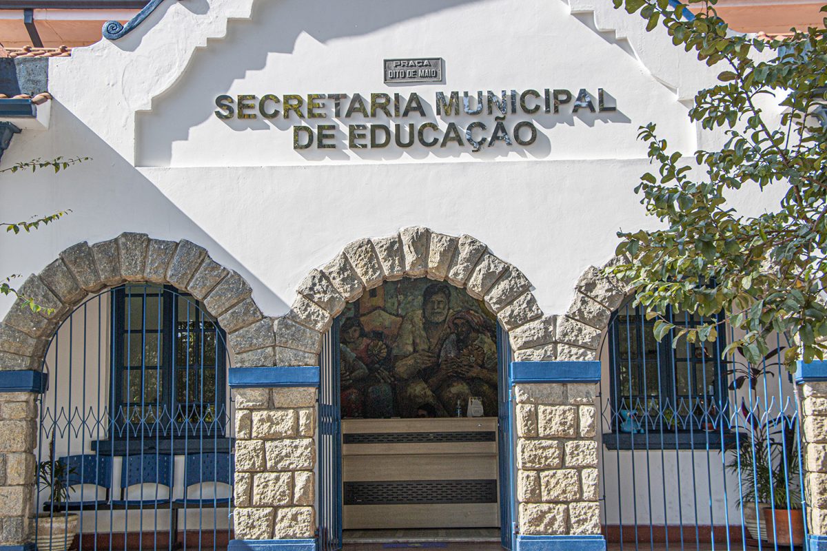 fachada da secretaria de educação de taubaté