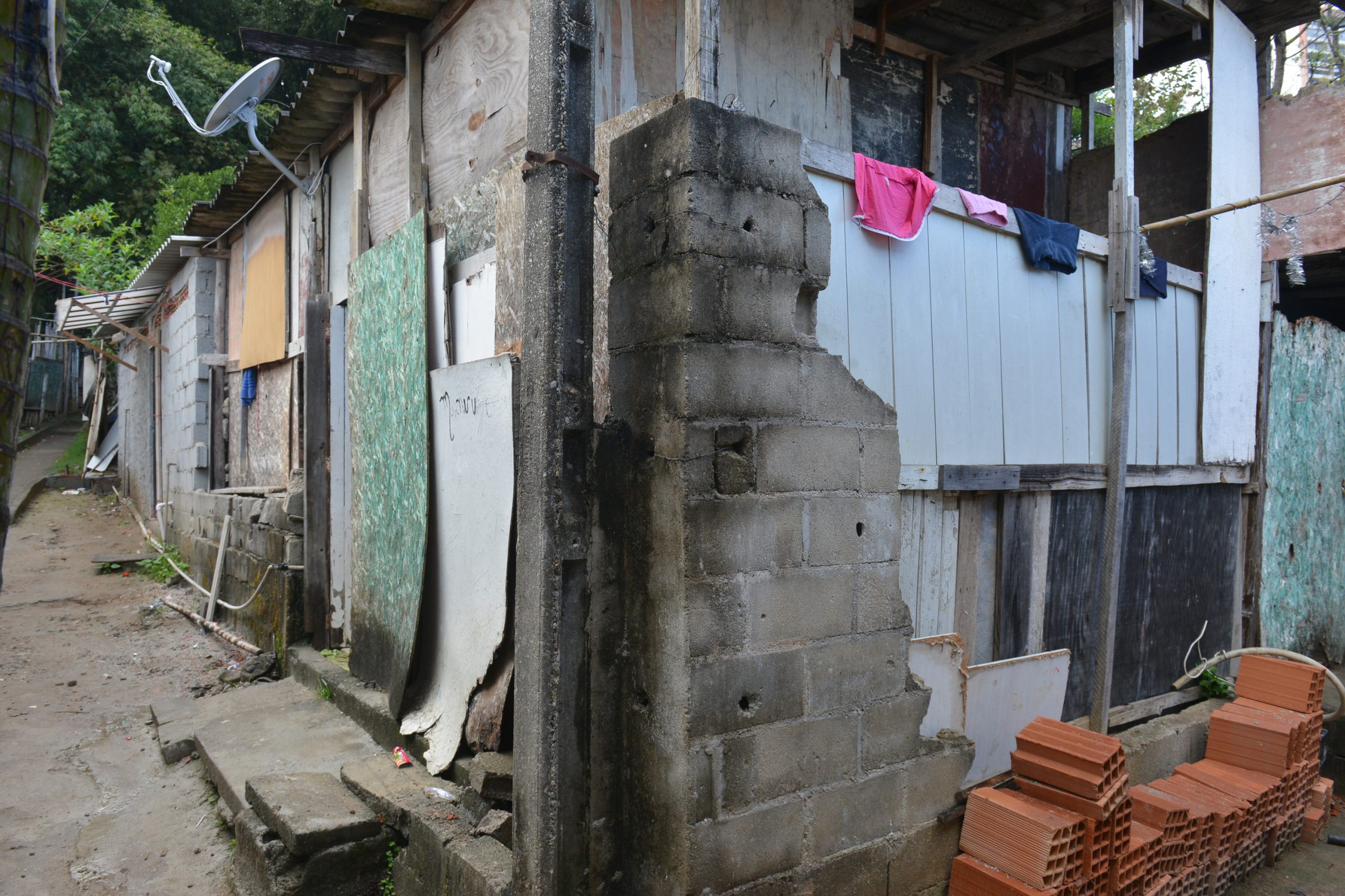Comunidade do Banhado em São José; STF determinou suspensão de remoção das famílias do local