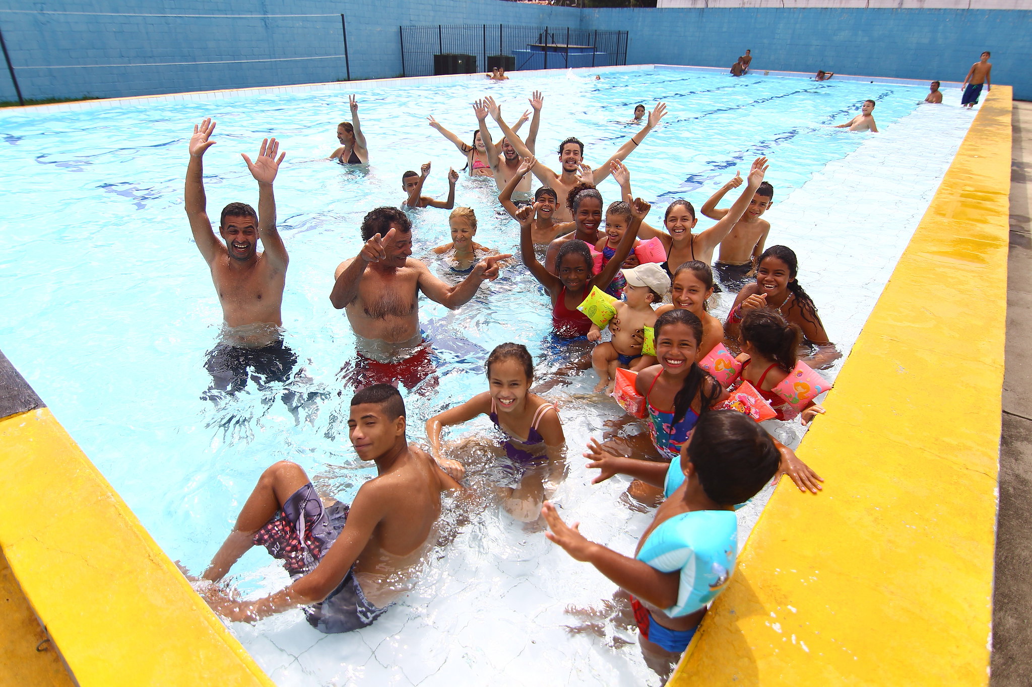 Horário de uso das piscinas públicas em São José também foi ampliado