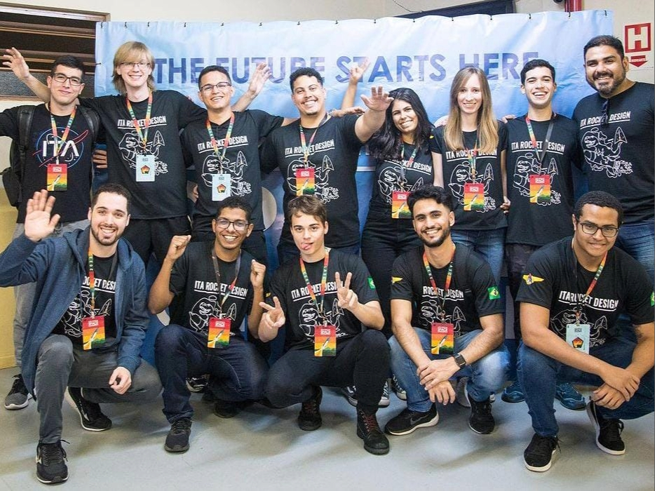 Equipe da ITA Rocket, apoiada pela ITAEx para desenvolvimento de um foguete, que ficou em 2º lugar no LASC (Latin American Space