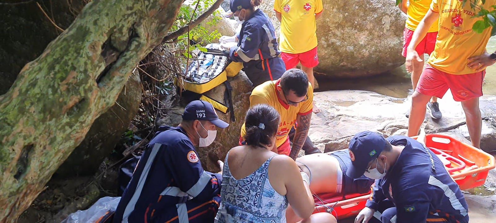 Jovem sofreu parada cardíaca após se afogar na cachoeira do Paquetá em Ilhabela
