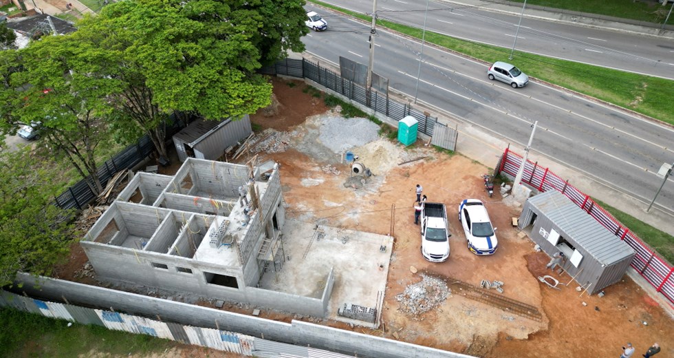 imagem aérea do locla da obra de cosntrução da nova base do samu e do corpo de bombeiros em santana, zona norte de são josé dos campos