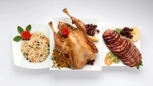 arroz, frango e tender fatiado para ceia de natal em foto da casa de massas vila ema em sjc