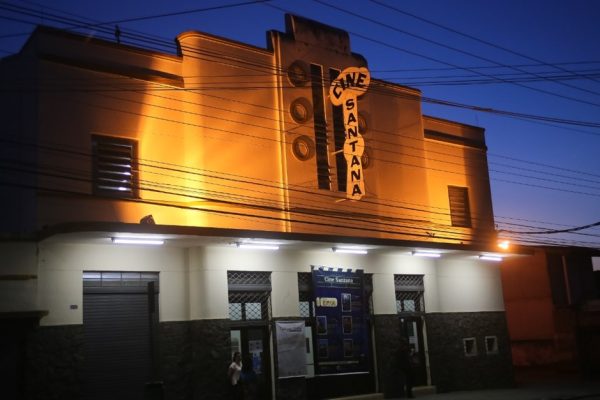 casa de cultura cine santana, na zona norte de são josé dos campos