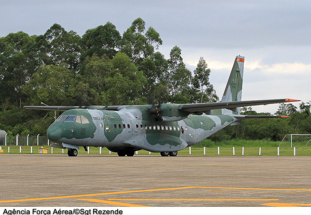 Aeronave usada pela FAB nas buscas por helicóptero desaparecido no Litoral Norte é do modelo SC-105 Amazonas