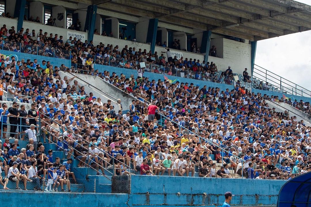 torcida do taubaté no estádio joaquinzão