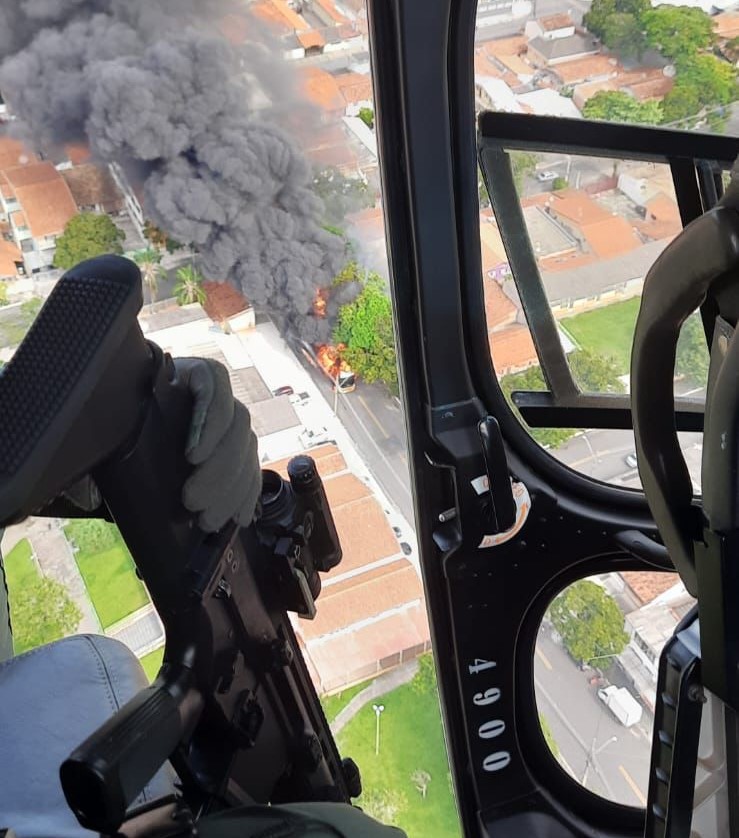 Imagens do águia ao localizar ônibus que sofreu vandalismo em são josé