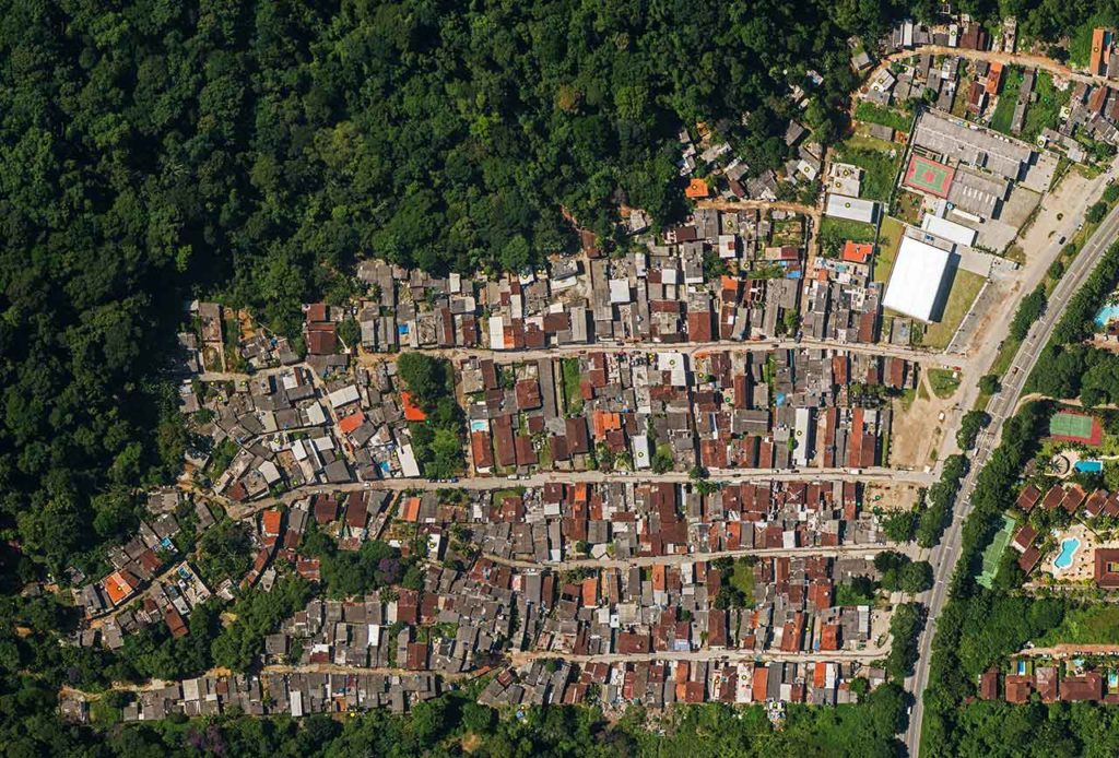 Vista panorâmica da Vila Sahy, em São Sebastião; Governo desistiu de processo de demolição de casas na região