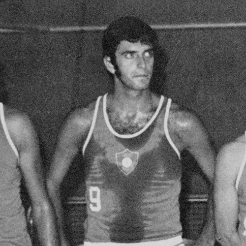 José Luiz Olaio com camisa do São José, será homenageado na Semana do Basquete em SJC