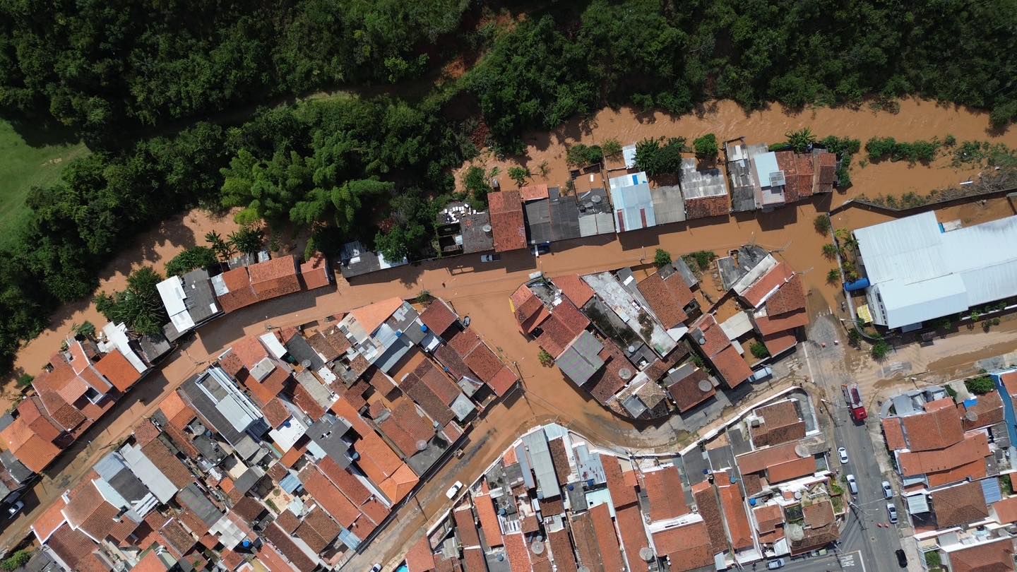Alagamento após chuvas no bairro Tamandaré em Guaratinguetá; que decretou estado de emergência