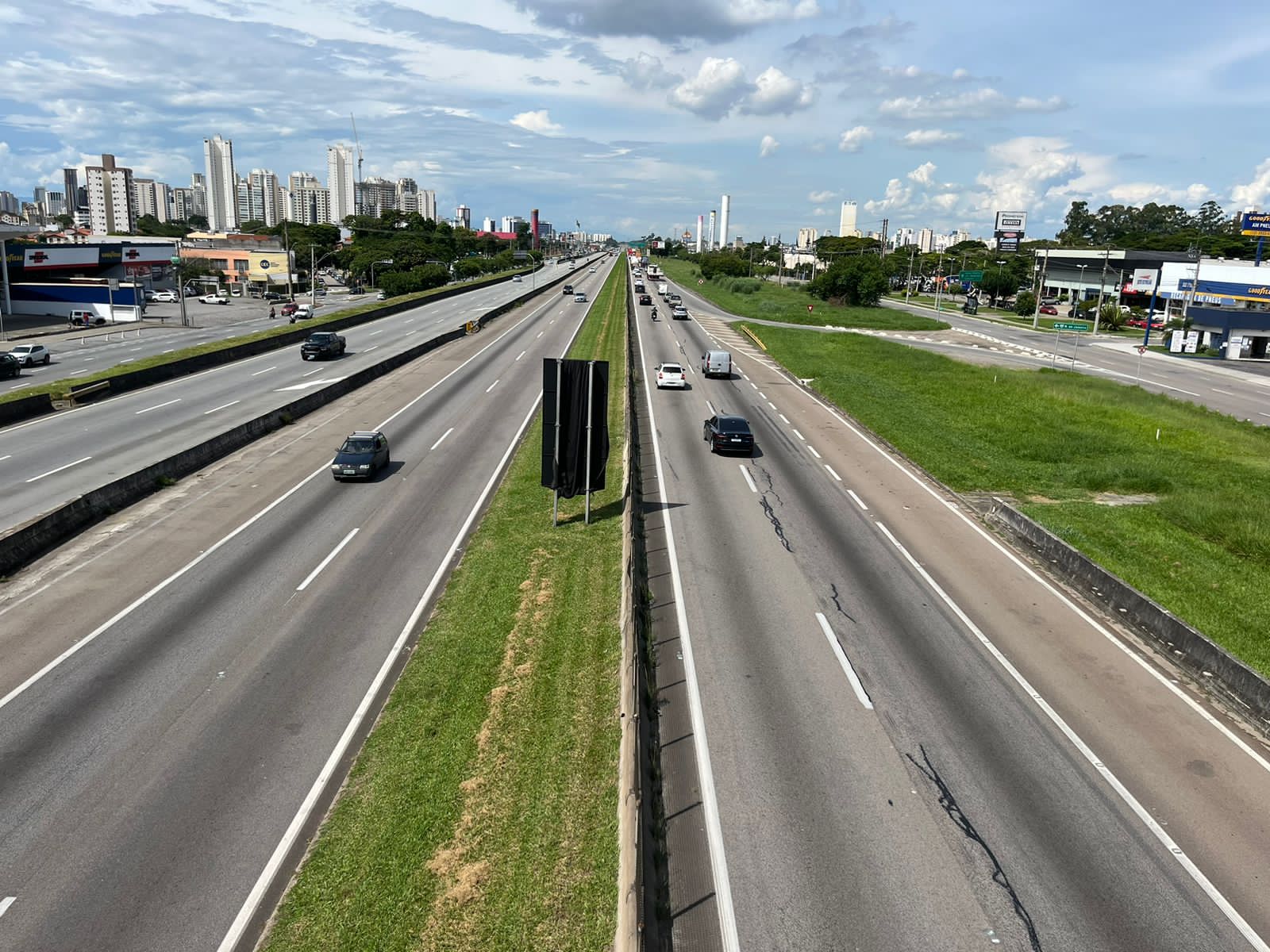 Trecho da Dutra em São José dos Campos que vai passar por obras de ampliação