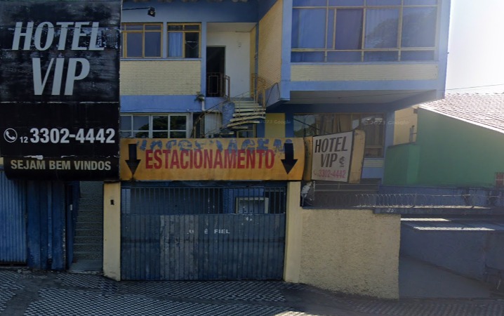 Hotel que foi atingido por incêndio no centro de São José