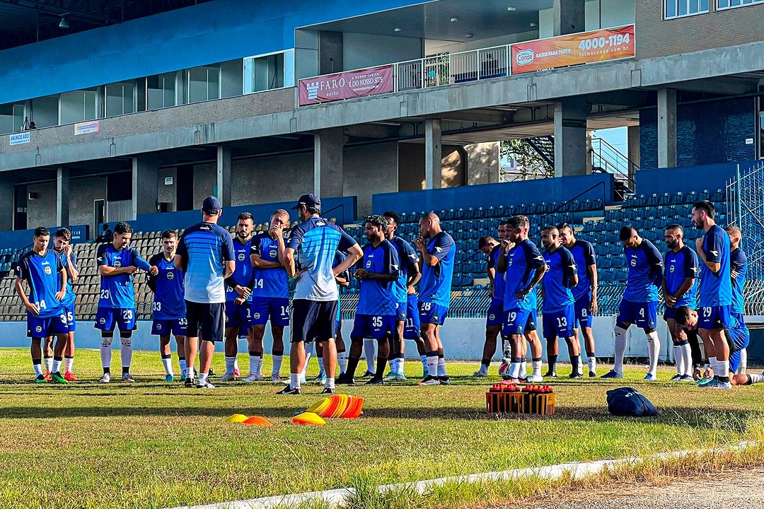 Jogadores do São José concentrados durante treino no Martins Pereira, para disputarem a Série D