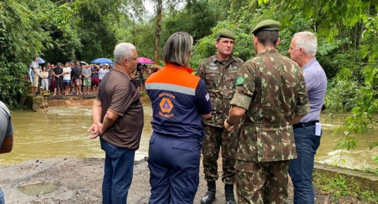 Defesa Civil do Estado esteve em ajuda humanitária junto com Exército Brasileiro e Prefeitura de Ubatuba após chuvas na cidade (Foto: Divulgação/ Prefeitura de Ubatuba)