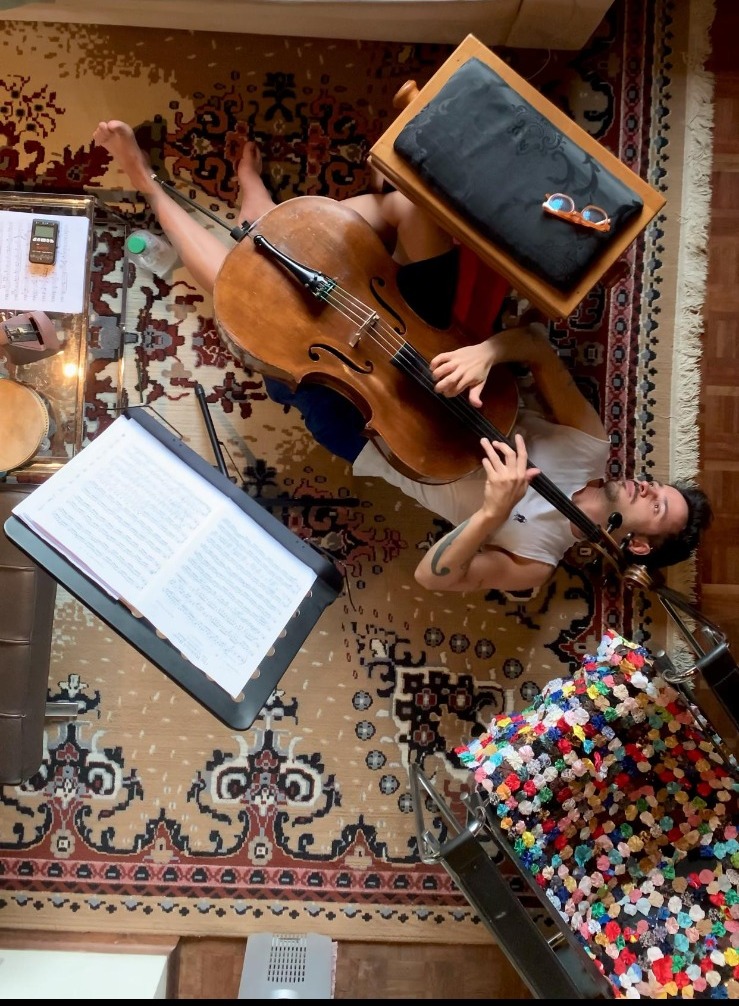 Maurício Fietz, jovem violoncelista que passou pelo Projeto Guri em Taubaté e hoje toca no espetáculo Candlelight em Curitiba e na Osquestra Sinfônica do Paraná