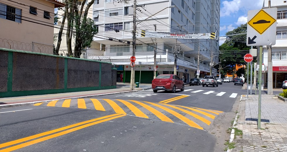 trecho de rua de são josé, que teve sentido alterado para mão dupla
