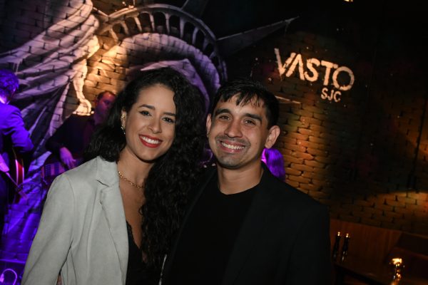 Lucas Damasceno e July Girão em inauguração do Vasto em SJC