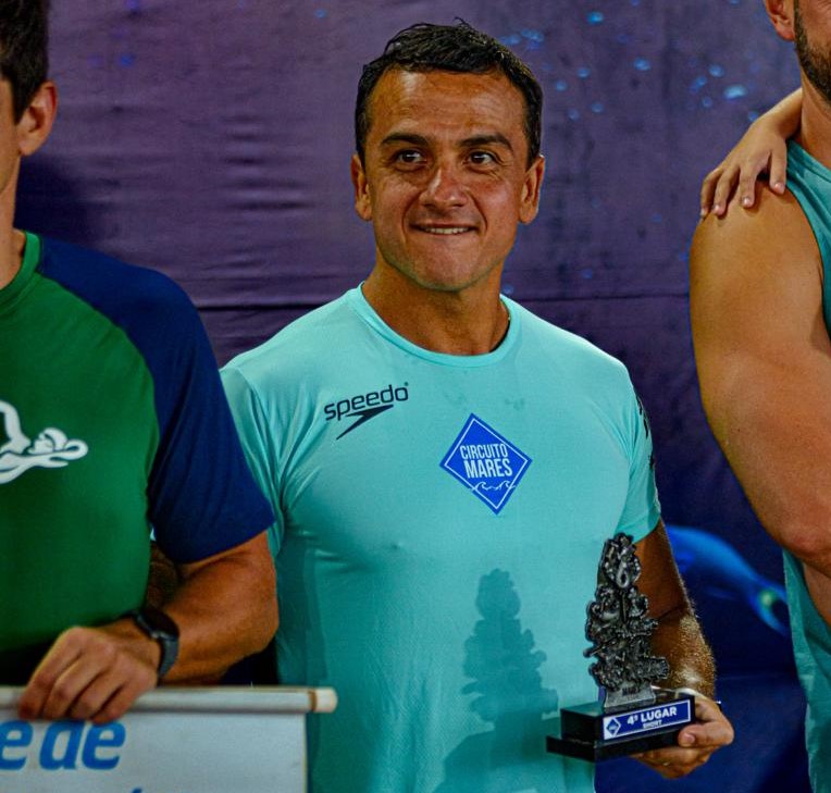 Harlen Mello com premiação do Circuito Mares