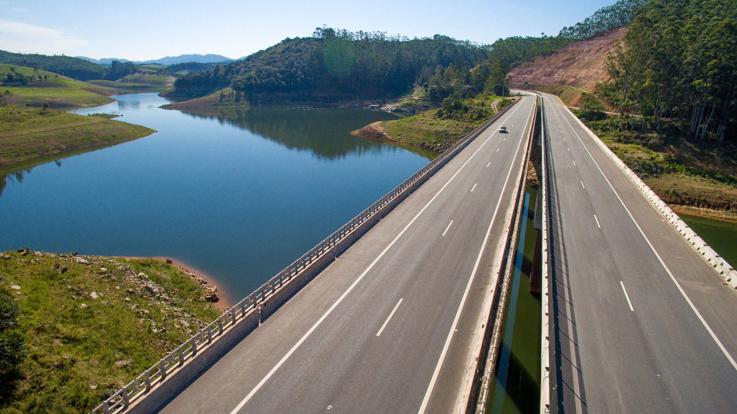Trecho da Rodovia dos Tamoios