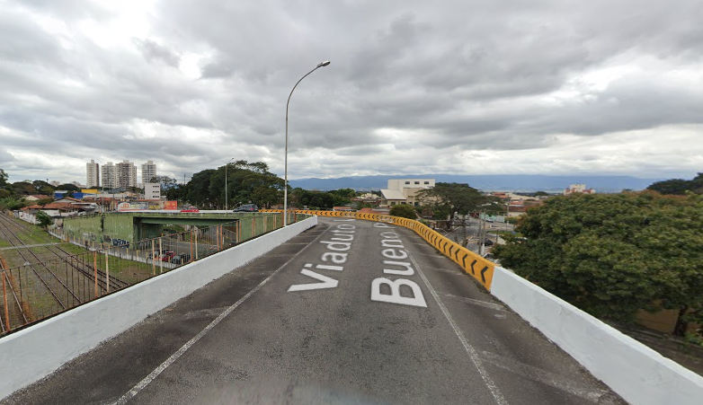 imagem sobre o viaduto torto em taubaté em vista do google maps