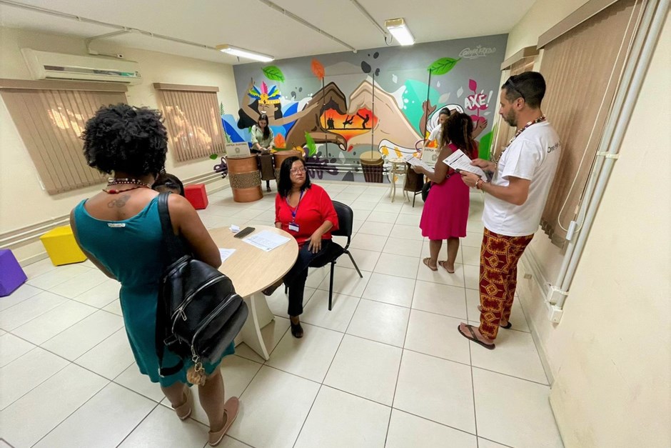 Pessoas votando no novo Conselho de Igualdade Racial em São José