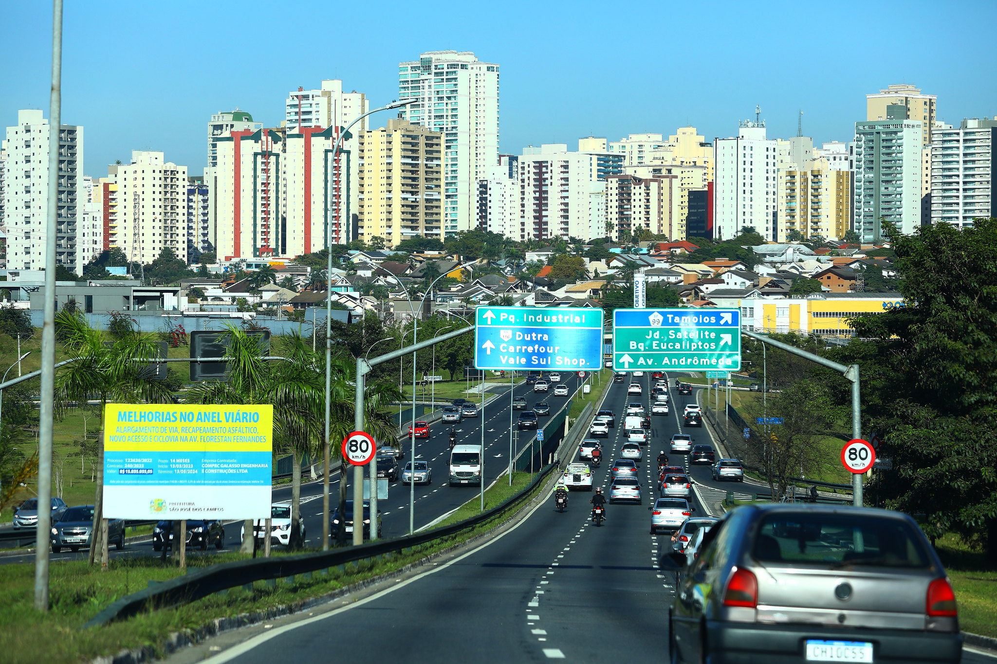 Sinalização das obras no Anel Viário em SJC