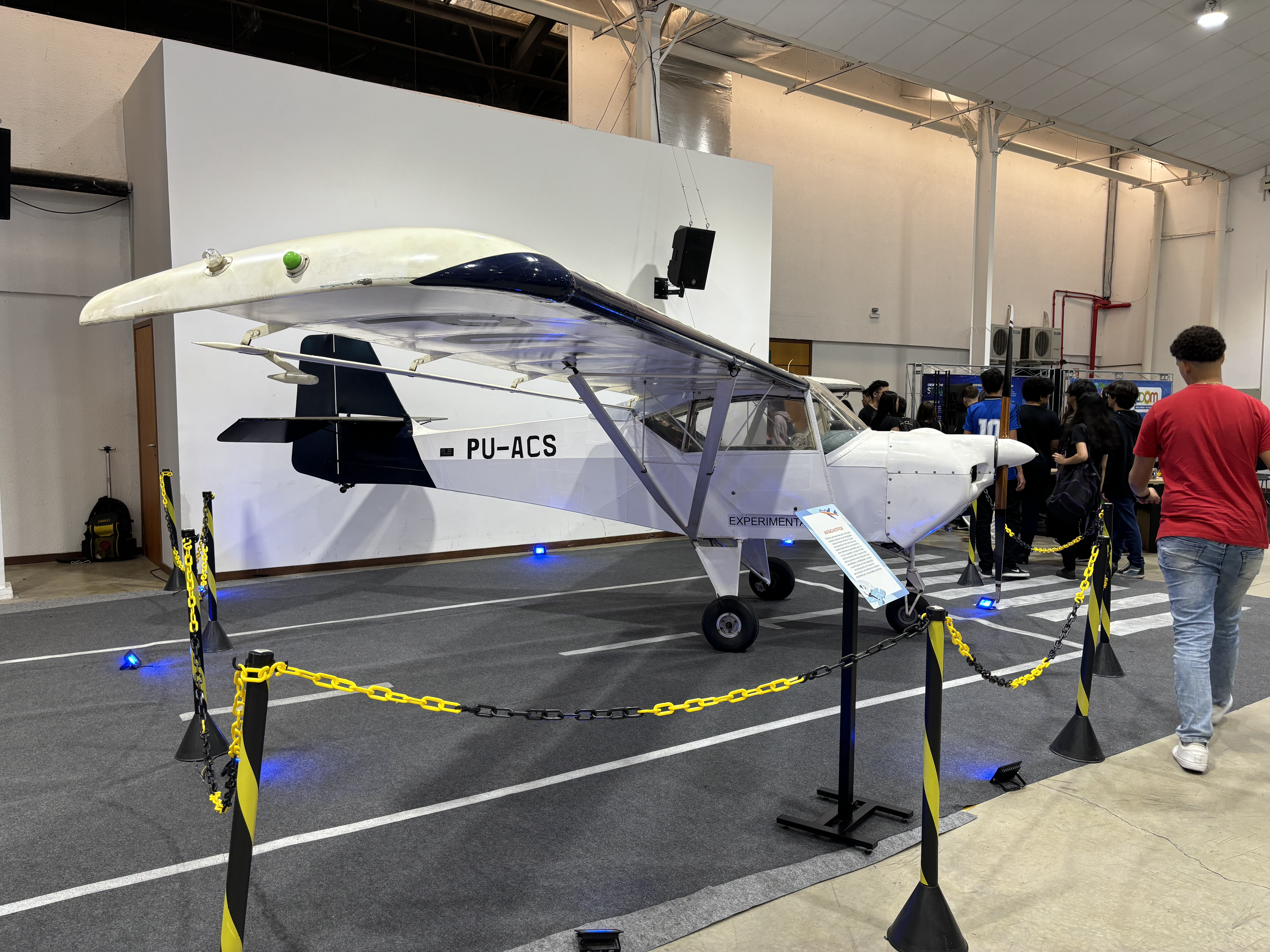 Avião exposto no Congresso do INVOZ