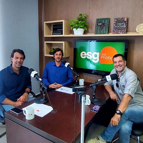 Luís Magalhães e Fabiano Porto, os apresentadores do talkmais, em gravação com Giulius Magina, biólogo e mestre em zoologia