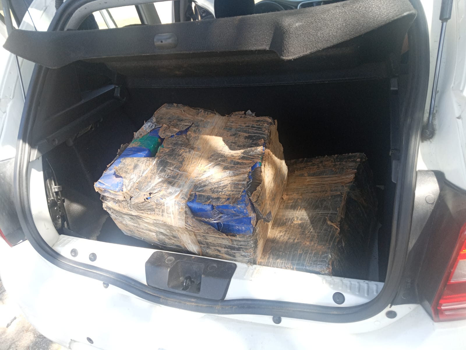 Apreensão de 100 quilos de maconha aconteceu no trecho de Lavrinhas da Dutras