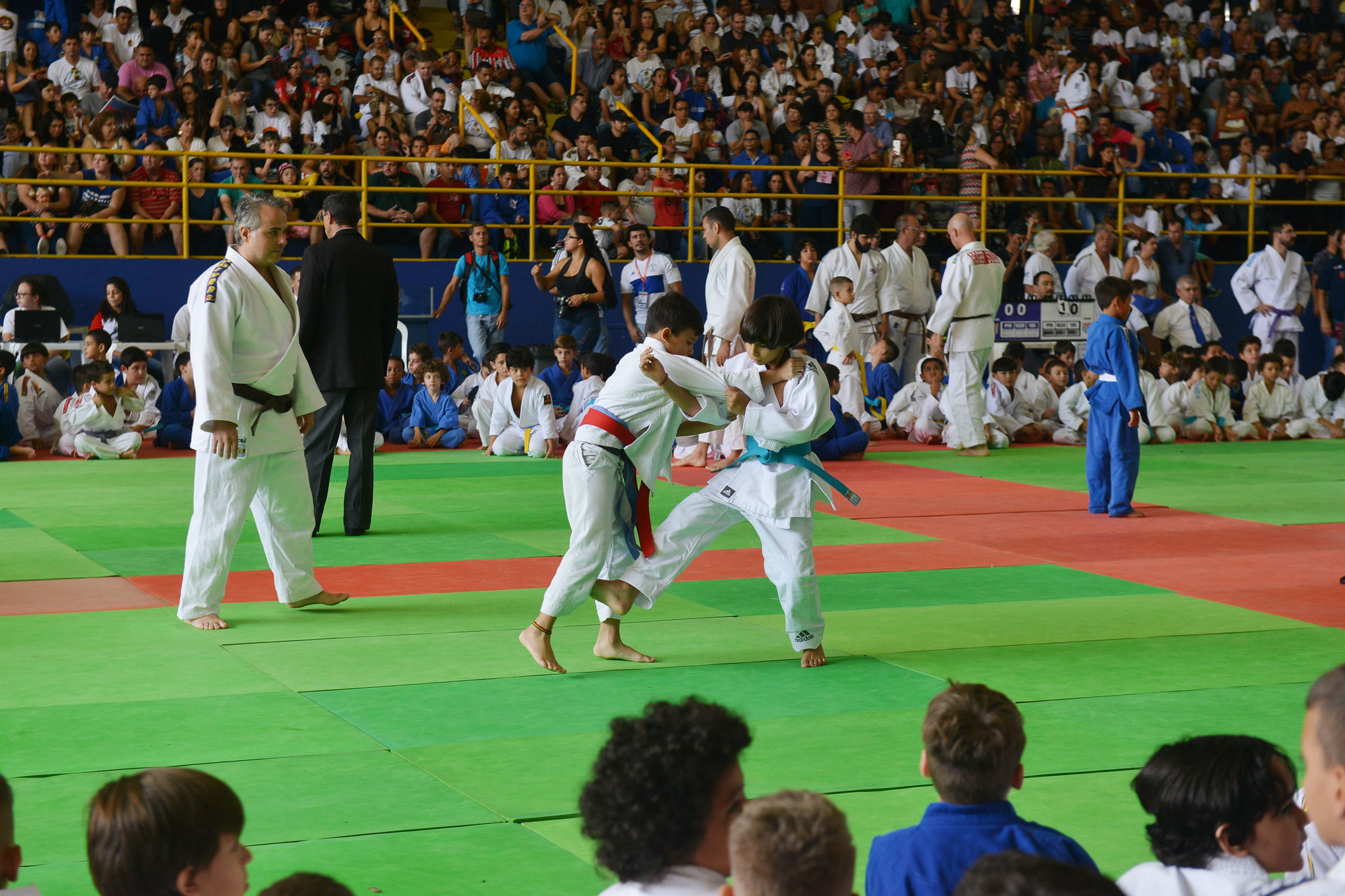 judocas competindo em circuito em sjc