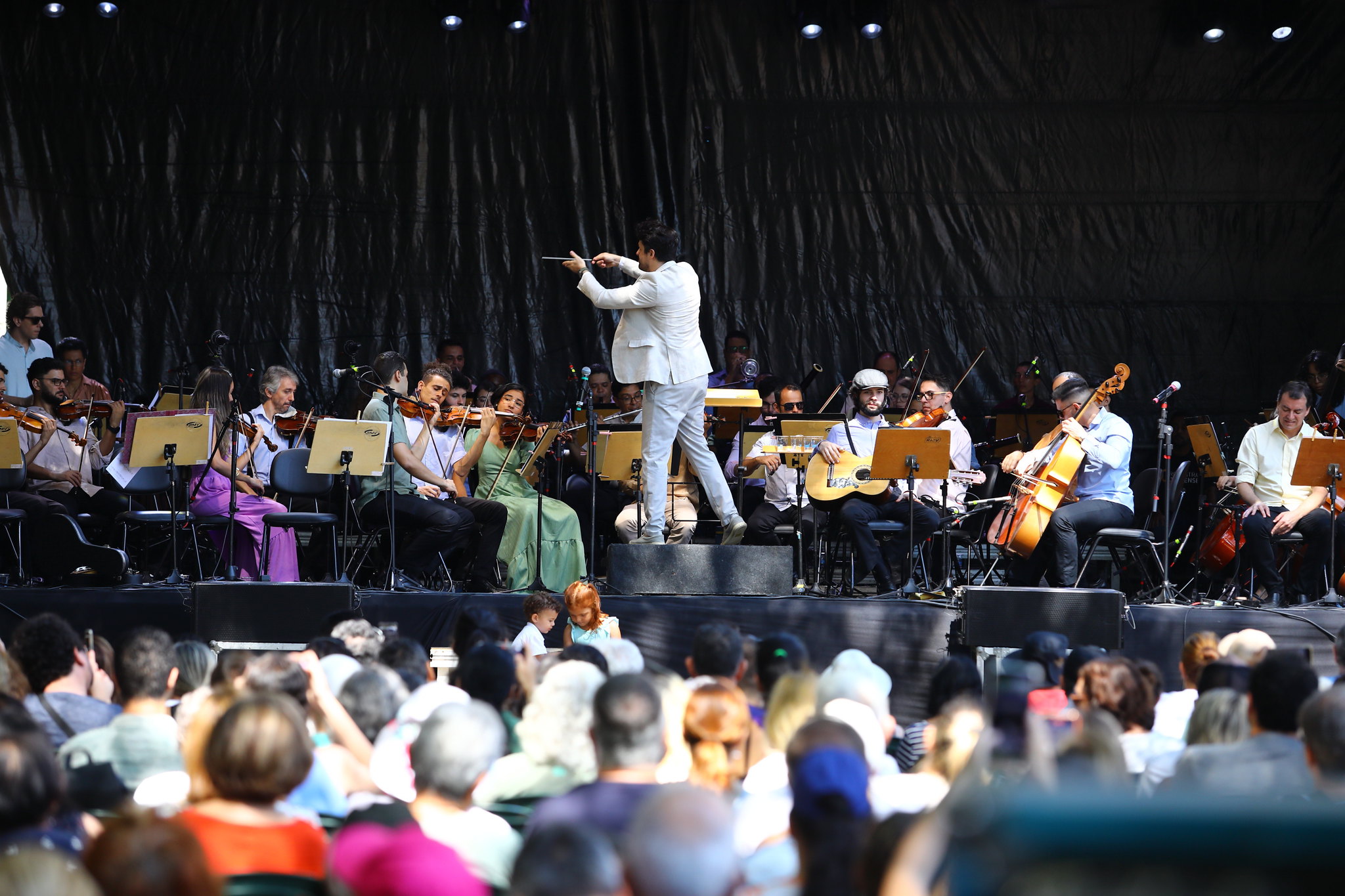 orquestra joseense em apresentação no vicentina aranha