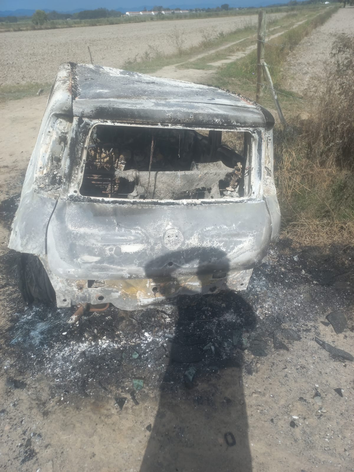 Carro queimado, onde homem foi encontrado carbonizado