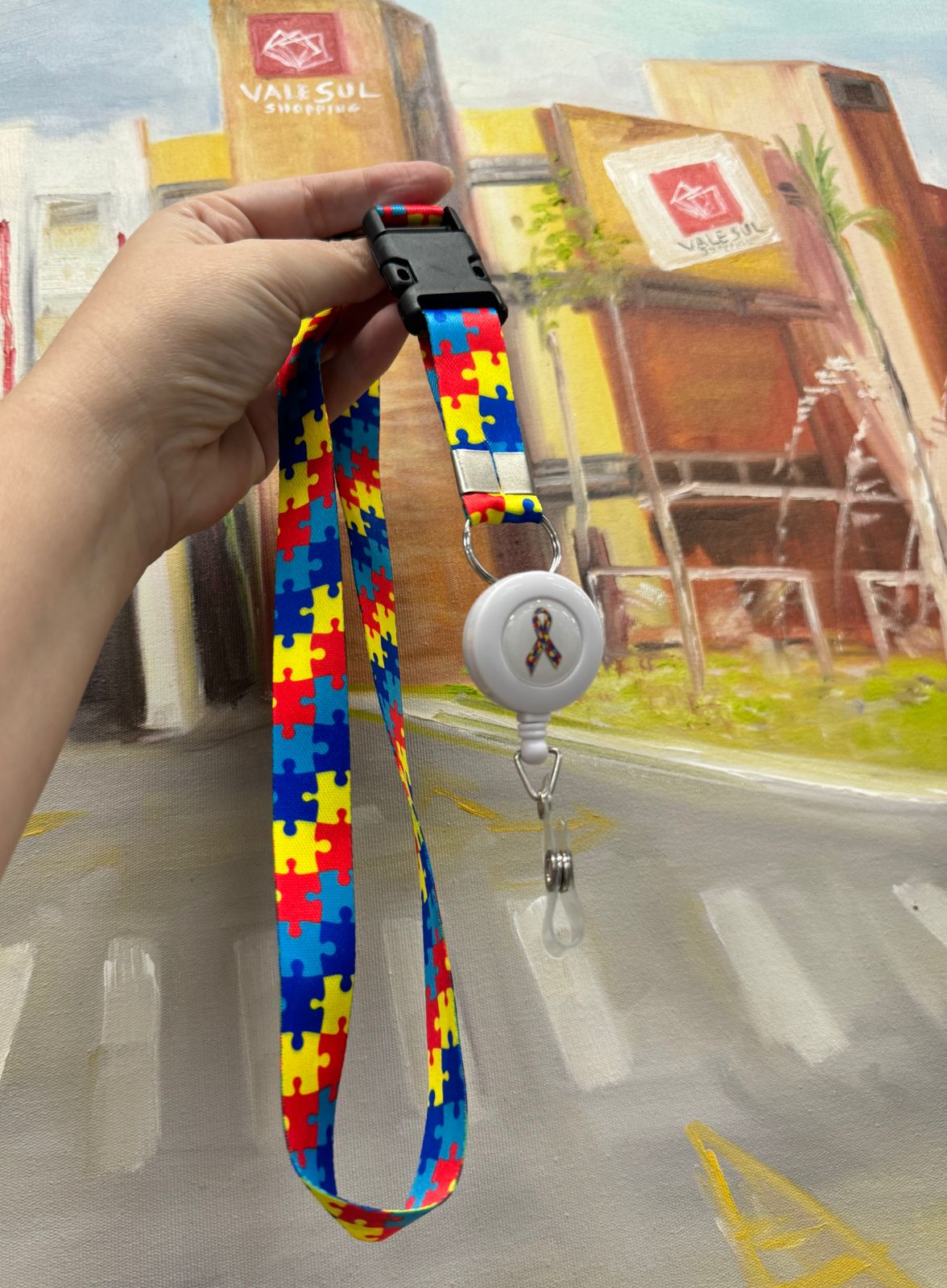 Cordão para identificar pessoas com Transtorno do Espectro Autista é distribuído pelo Vale Sul Shopping em SJC