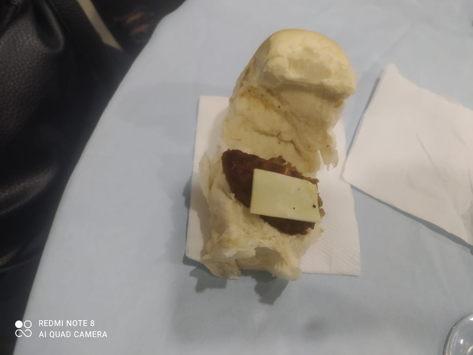 Hamburguinho entre pelo buffet 'hoje é festa de Guaratinguetá, que deu calote em famílias