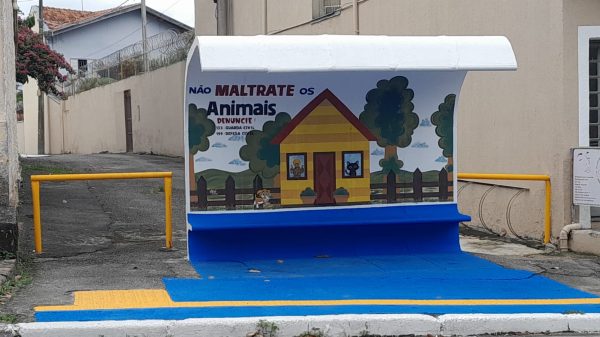 ponto de onibus em taubate que ralerta sobre maus tratos aos animais