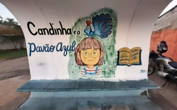 ponto de ônibus em homenagem à figureira maria cândida, de taubaté