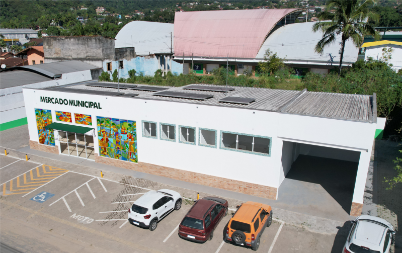 Vista panorâmica de cima do Mercado Municipal de Ilhabela, que inaugura nesta quarta (19)