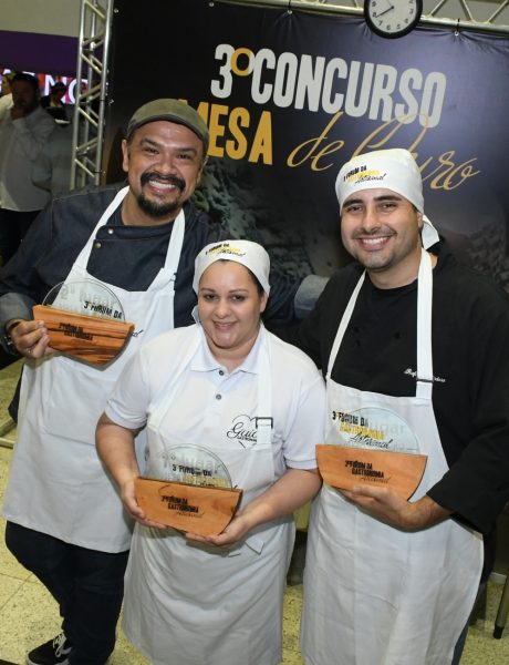 Carolina Mello Dias, Rafael Cardoso e Rodrigo Cardoso em SJC