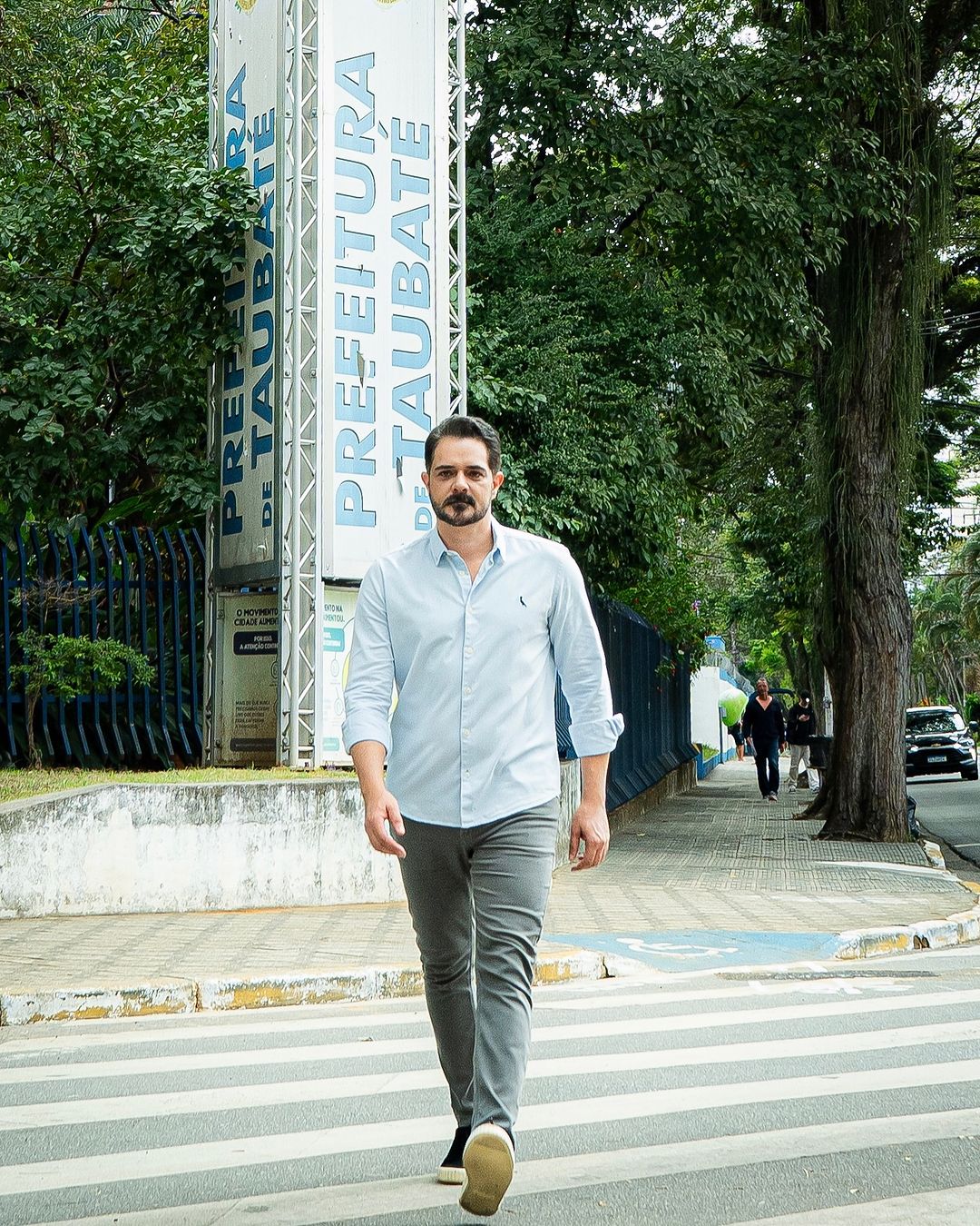 Ortiz Júnior, que oficializou candidatura como prefeito de Taubaté nas eleições 2024, com Nina Sá de vice