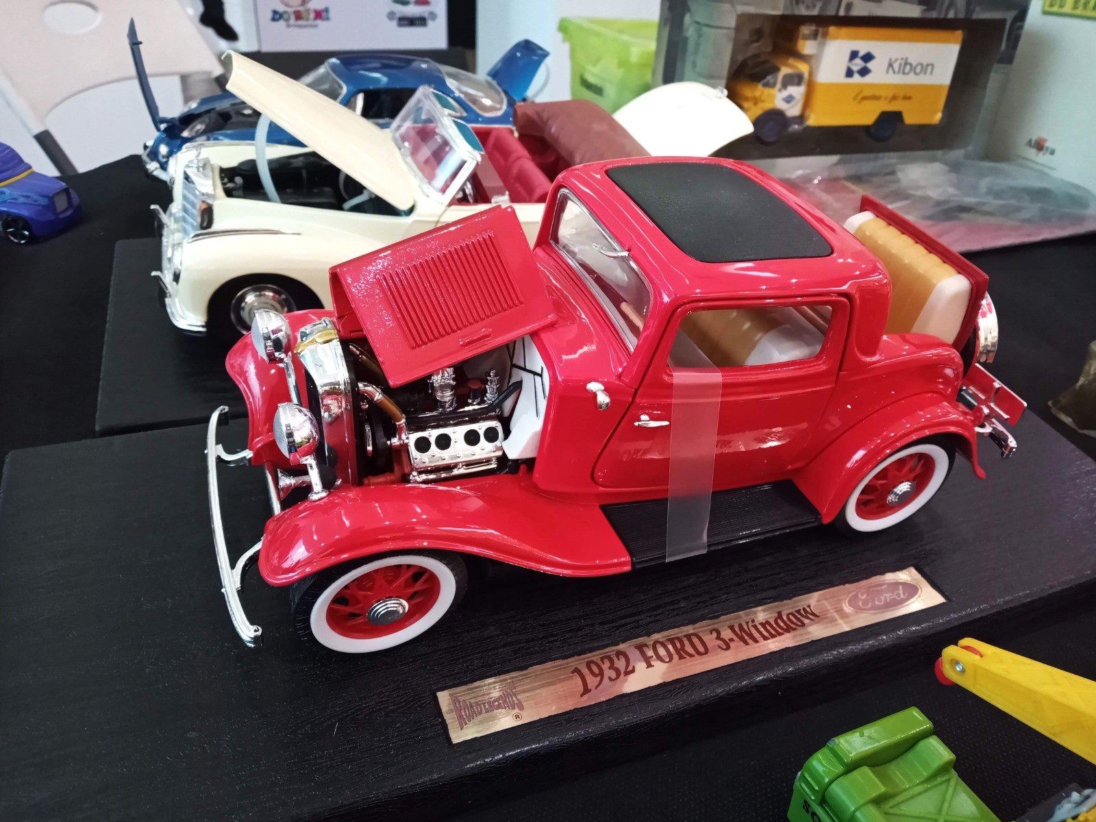 miniaturas de carros expostas em evento do taubaté shopping