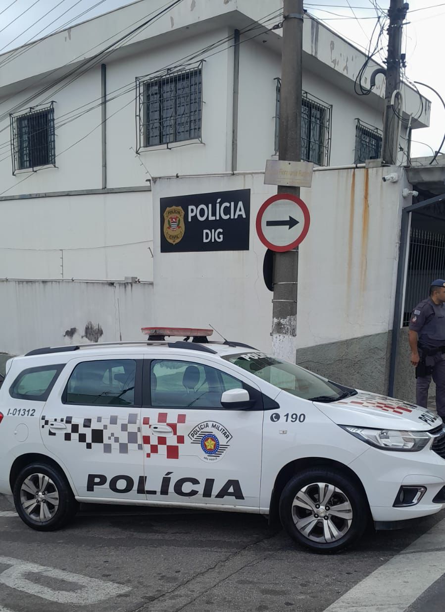 Homem que foi preso roubou a farmácia em Jacareí pela quarta vez; ocorrência ainda está em andamento