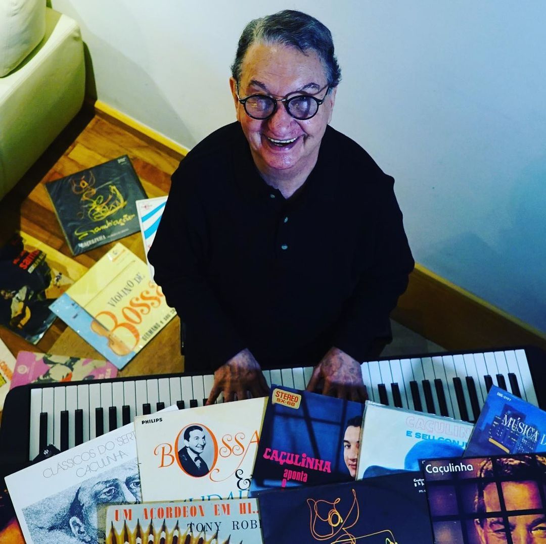 Caçulinha com seus discos