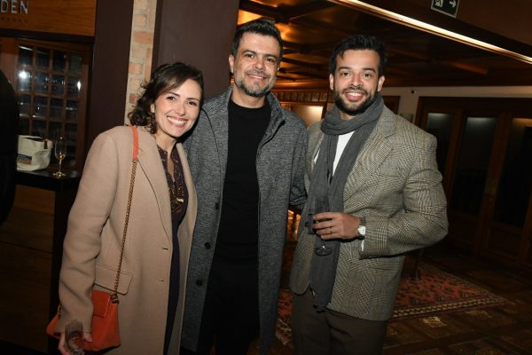 Natasha Schlobach. Max germano e Demetrius Basilio