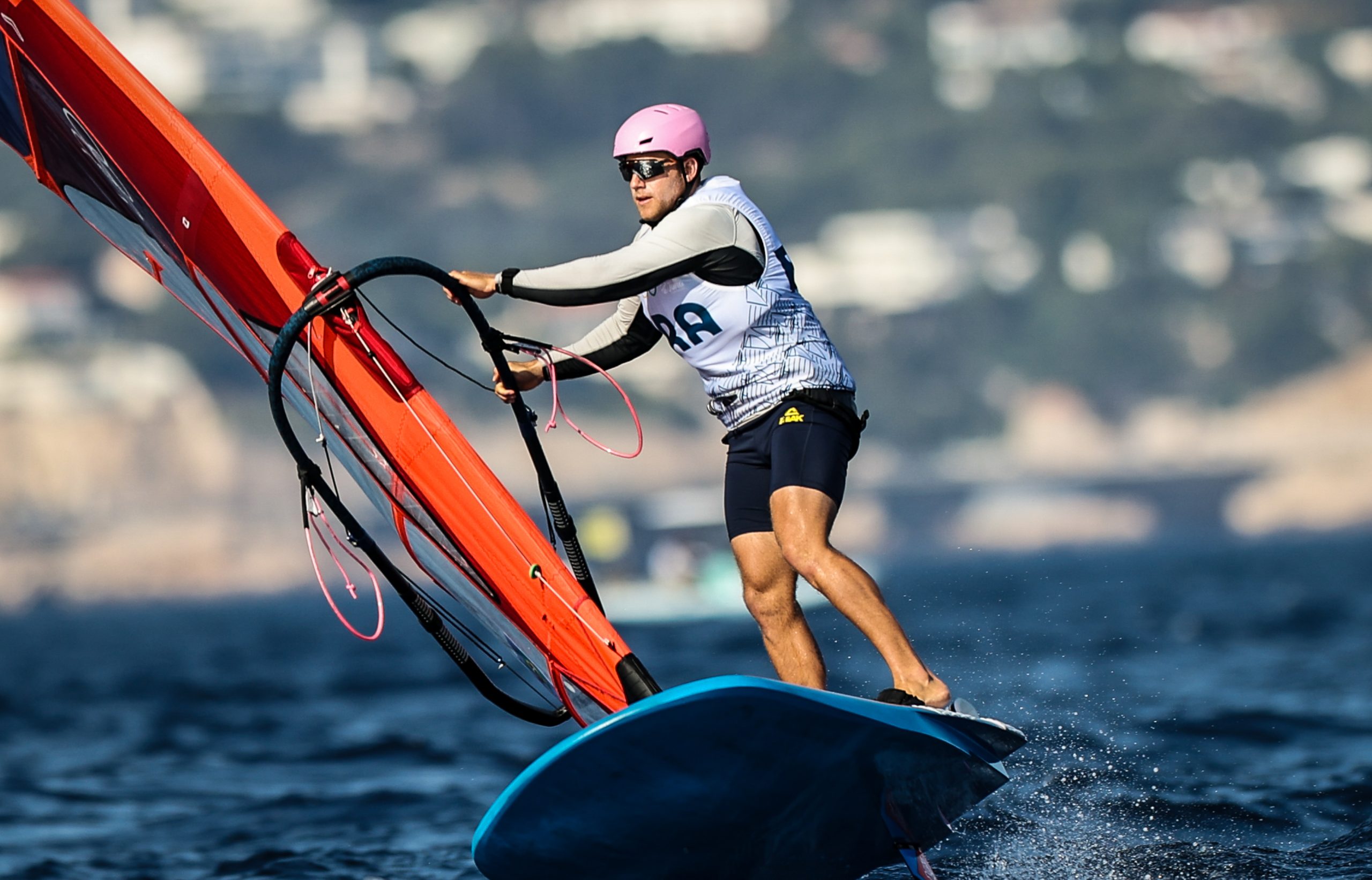 O brasileiro Mateus Isaac em ação na modalidade que estreou em Paris 2024 (Créditos: Wander Roberto/COB)