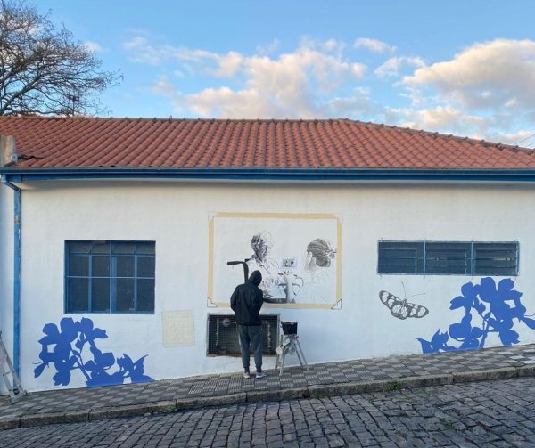 mural sendo pintado em lar de idosos